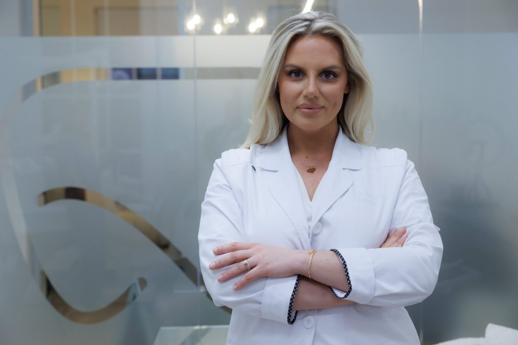 Dr Laura, dentist and implantologist at Dentique